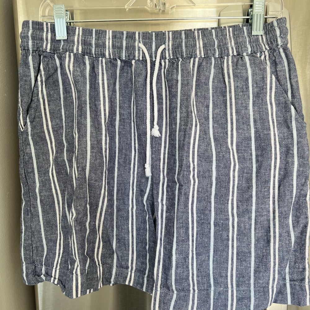 Beachlunchlounge linen pull on drawstring shorts with pockets. Size M. NWOT